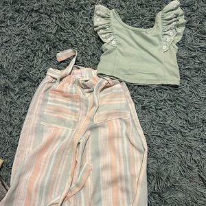 Kensie Brand Crop Top and matching Capri Pants Set
